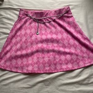 Cute matching set in a size medium and the brand is madden NYC